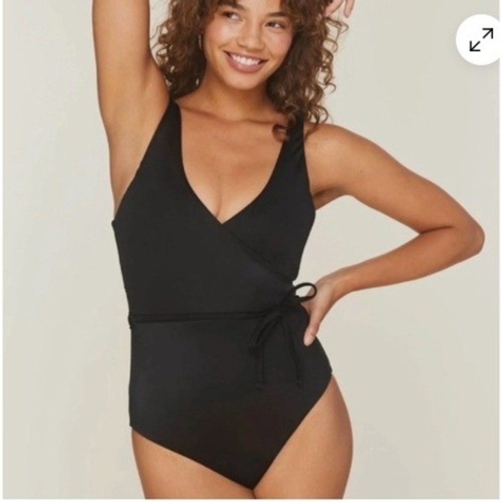 NWT Andie Belmar M Black Wrap Front One Piece Swimsuit Classic Style Swimwear